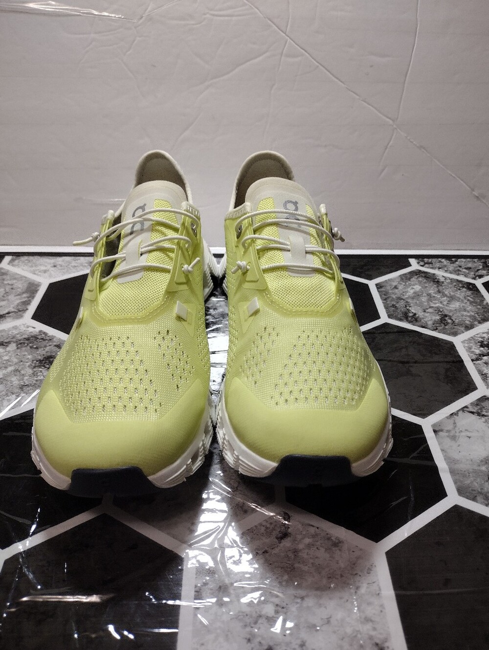 On Running Cloud 5 Coast sneakers in the Hay/Ivory colorway. Size 8 - Picture 2 of 11